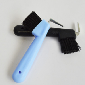 Cure-pieds, manche plastique résistant avec brosse.